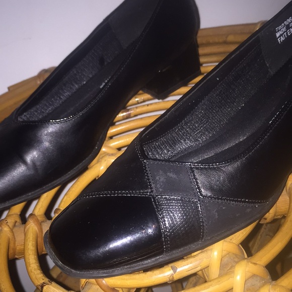 Tender Tootsies Women Size 9 Black Slip-on shoes - Picture 2 of 14